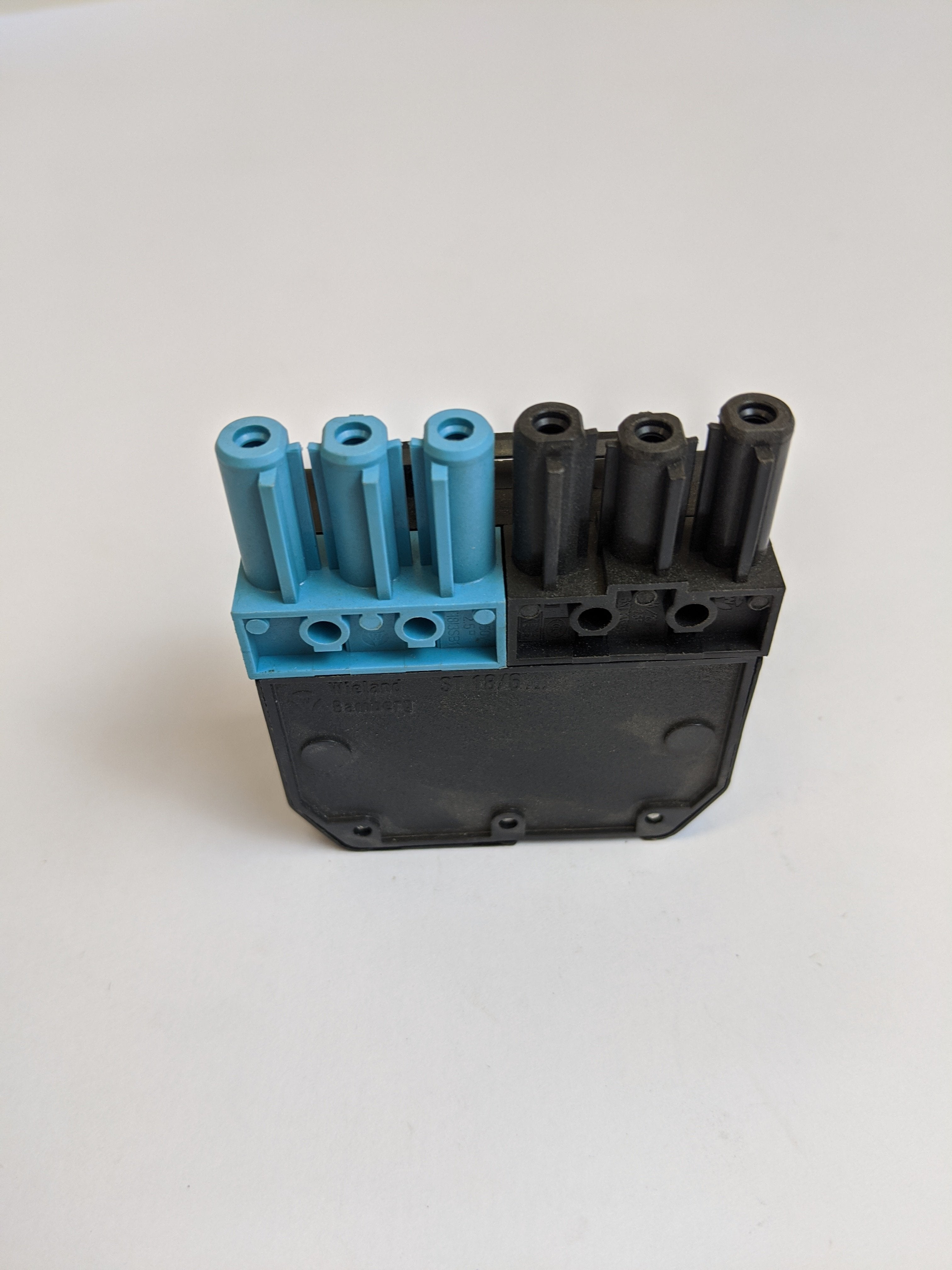 Plug with strain relief - Vaillant black-blue